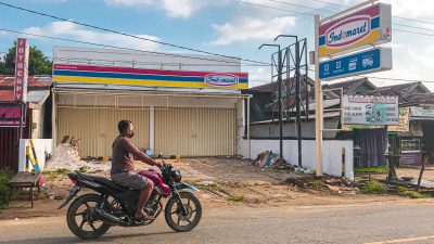 Menunggu Hari, Opening Indomaret di Kubar
