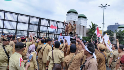 Minta Jabatan Diperpanjang Jadi 9 Tahun, Ratusan Kades Gelar Unjuk Rasa di Senayan
