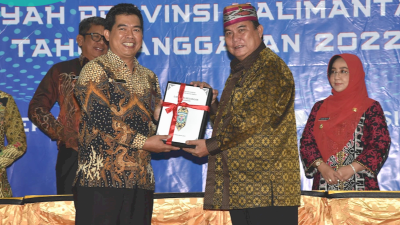 Bupati Kubar FX Yapan Serahkan LKPD ke BPK RI Perwakilan Kaltim