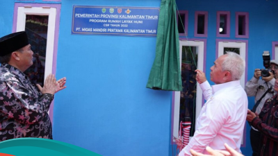 Gubernur Kaltim Serahkan Bantuan 20 RLH untuk Warga Kubar