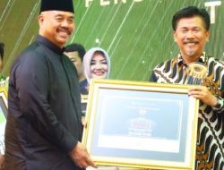 Pengelolaan Website OPD Terbaik, Sekda Terima Penghargaan Dari Bupati
