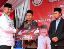 Bupati Serahkan Bantuan Ponpes dan Majelis Taklim di Desa Santan Tengah