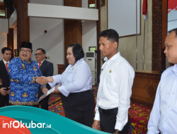 Diserahkan Sekda, 299 Guru di Kutai Barat Terima SK Pengangkatan P3K