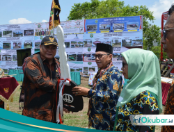 Kunker ke Muara Pahu, Bupati FX Yapan Serahkan Bantuan Mobil Pemadam Karhutla