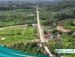 Bertahun-tahun Andalkan Jalan Perusahaan, Warga Muara Ponaq Rindu Jalan Umum yang Layak