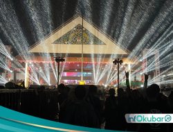Dahau 2025 Ditutup Spektakuler, Ribuan Warga Bertahan di Tengah Hujan Bersama Jamrud
