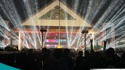 Dahau 2025 Ditutup Spektakuler, Ribuan Warga Bertahan di Tengah Hujan Bersama Jamrud