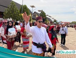 Kecamatan Melak Buka Defile Meriah HUT ke-26 Kutai Barat, Tampilkan Ragam Etnis dan Produk Lokal