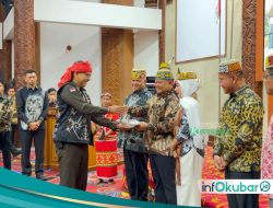 Presidium Dewan Adat Beri Gelar “Ajiq Keliaat Ramaat Langit” ke Kapolda Kaltim