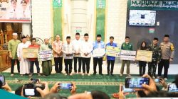 Safari Ramadan di Kutai Barat, Pemprov Kaltim Serahkan Bantuan untuk Masjid hingga Pendidikan