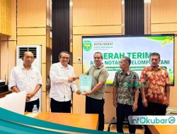 Perkuat Kelembagaan Petani, Pemkab Kutai Barat Serahkan Akta Notaris kepada 47 Kelompok Tani