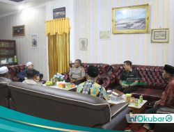 Saat Kapolres Baru Menitipkan Anggotanya kepada Ulama Kutai Barat