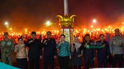 Ribuan Peserta Ikuti Pawai Obor HUT ke-81 RI, Frederick Edwin: Rawat Persatuan dan Gotong Royong